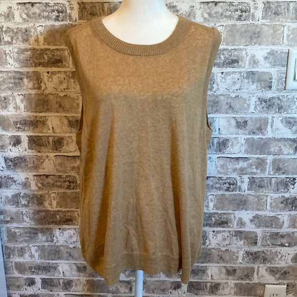 GAP tan sweater vest. Crew-neck. Size Large tall. Lightweight. - Picture 3 of 12